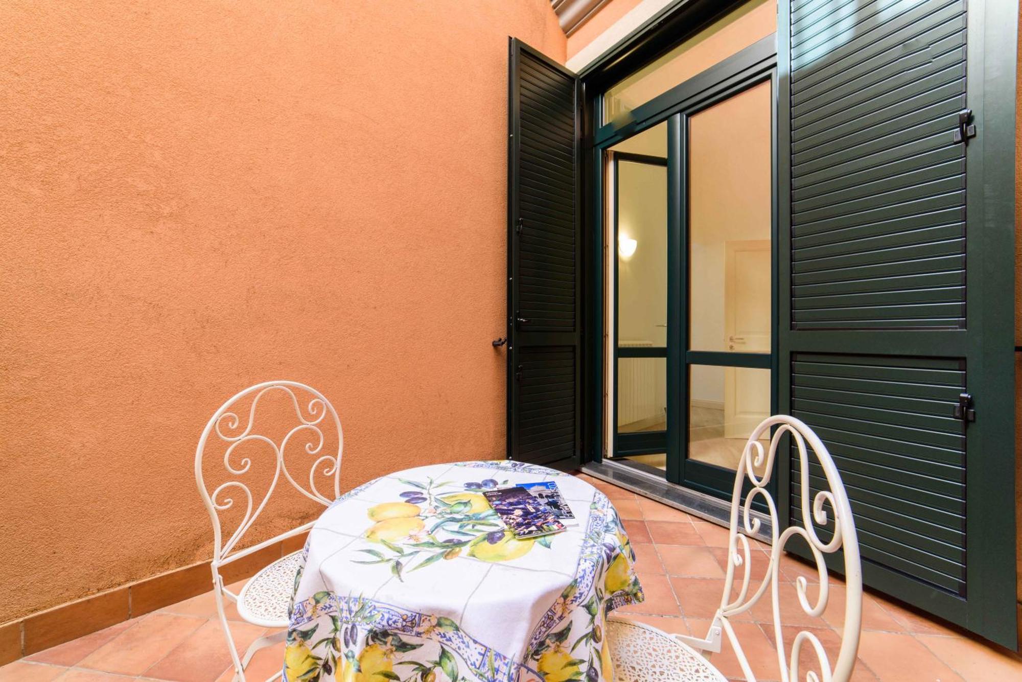 One&One Hotel Salerno Exterior photo
